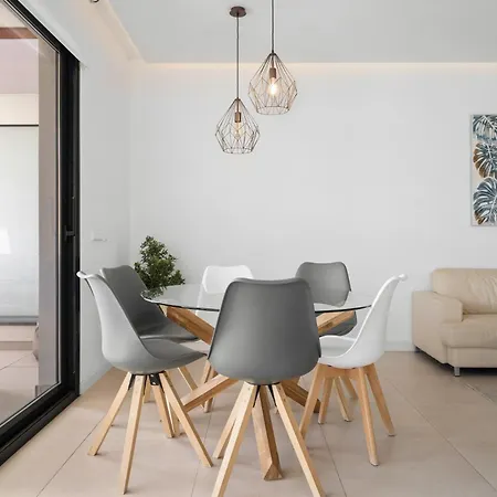 Vivi Homes - Boa Pool, Terrace & Sea View Фуэнхирола