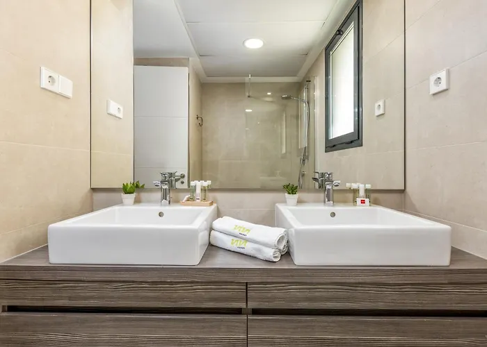 Vivi Homes - Boa Pool, Terrace & Sea View Lägenhet