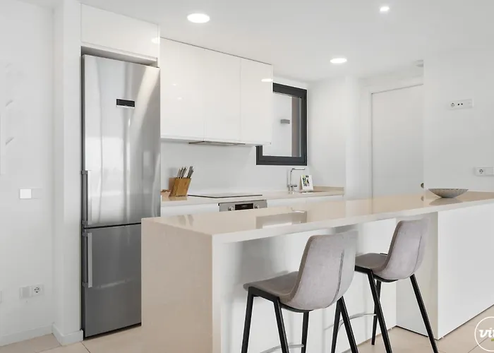 Vivi Homes - Boa Pool, Terrace & Sea View Apartment *