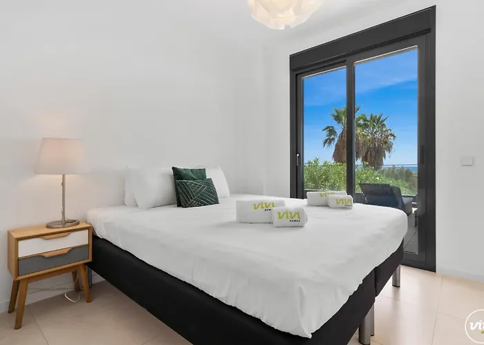 Vivi Homes - Boa Pool, Terrace & Sea View Apartment