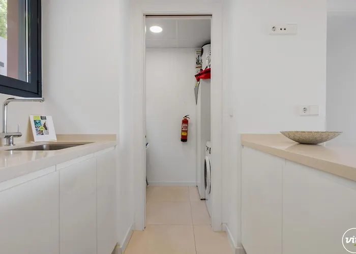 Vivi Homes - Boa Pool, Terrace & Sea View Apartment