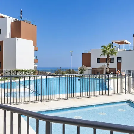 Vivi Homes - Boa Pool, Terrace & Sea View 푸엔히롤라